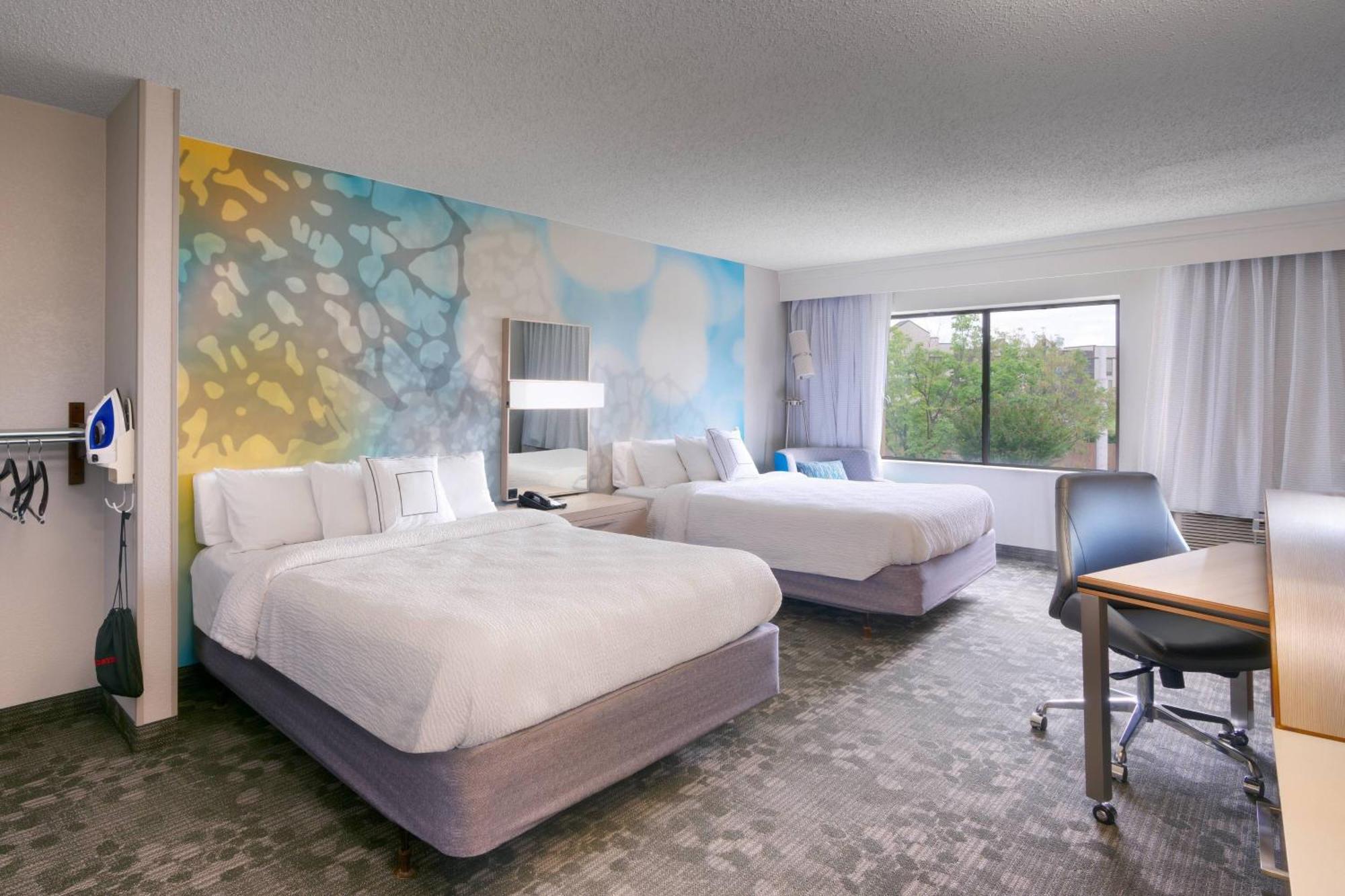 Courtyard By Marriott Northwest Hotel