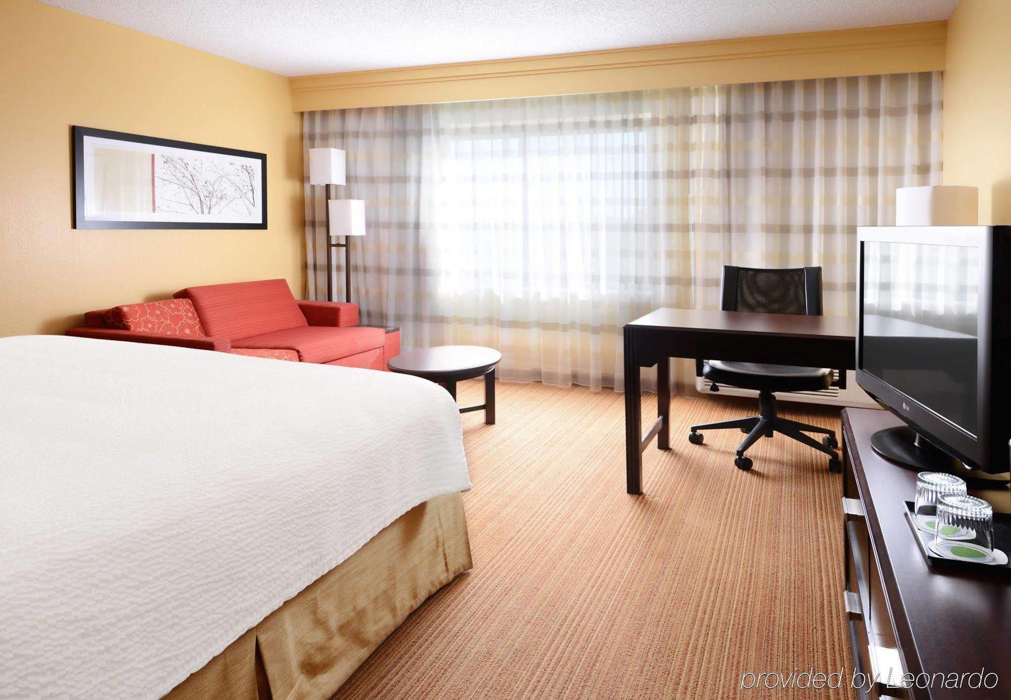 Courtyard By Marriott Northwest Hotel