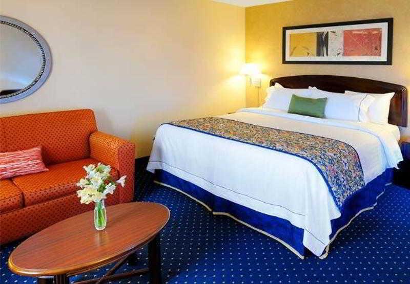 Courtyard By Marriott Northwest