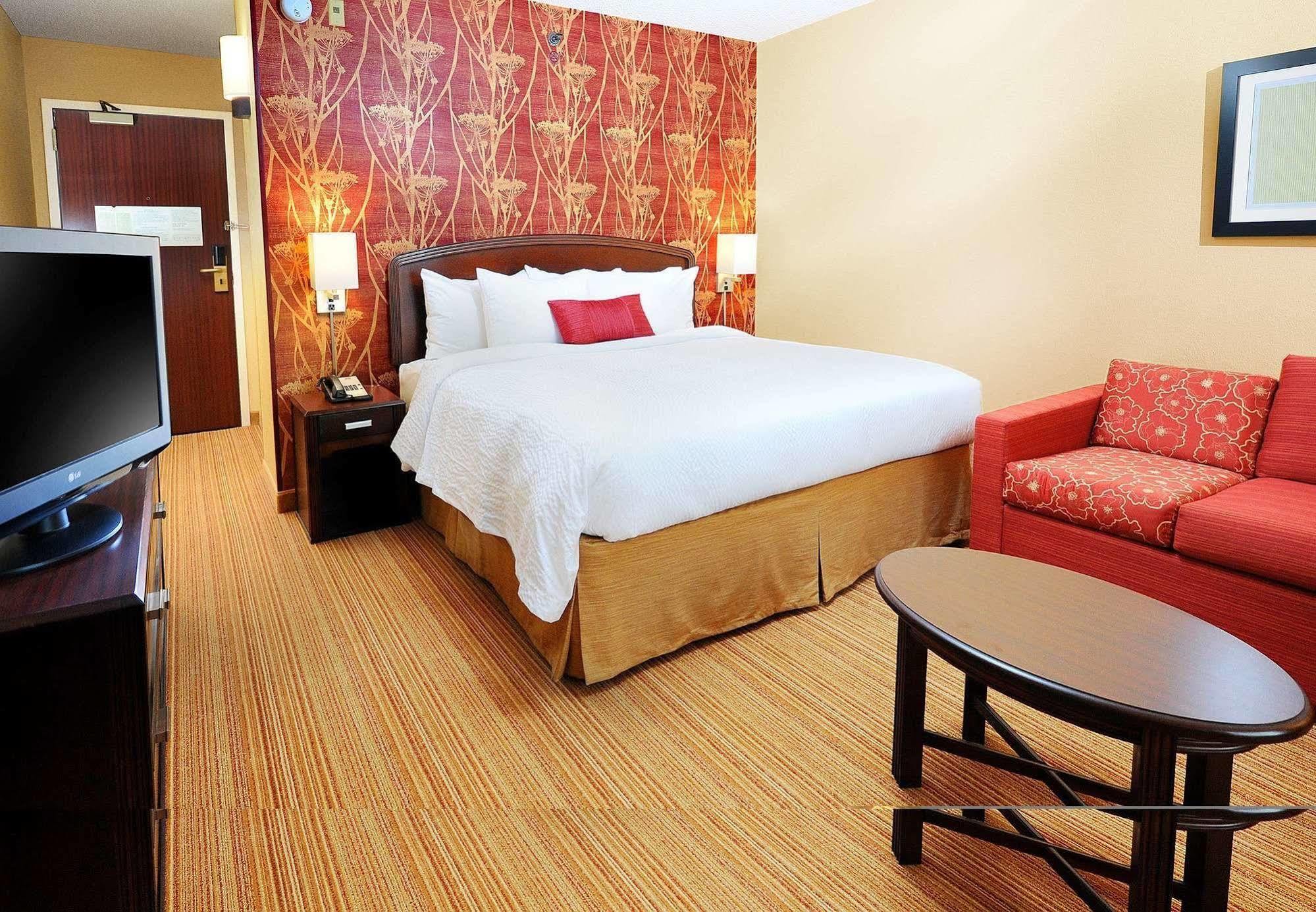 Courtyard By Marriott Northwest Hotel