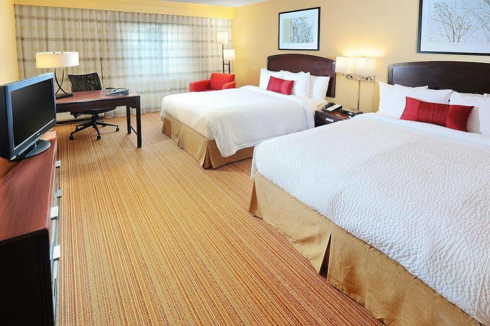 Courtyard By Marriott Northwest Hotel